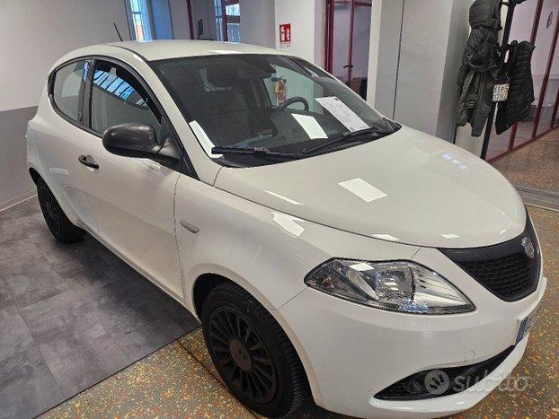 lancia ypsilon ecochic hybrid