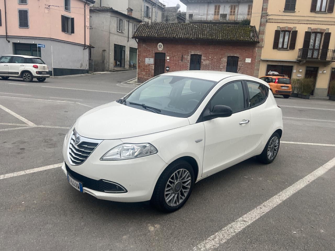 Lancia Ypsilon 1.2 69 CV 5 porte S&S Silver