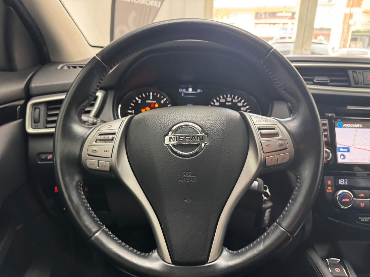 Nissan Qashqai / 1.5 cc 110cv / Diesel / Retrocamera /