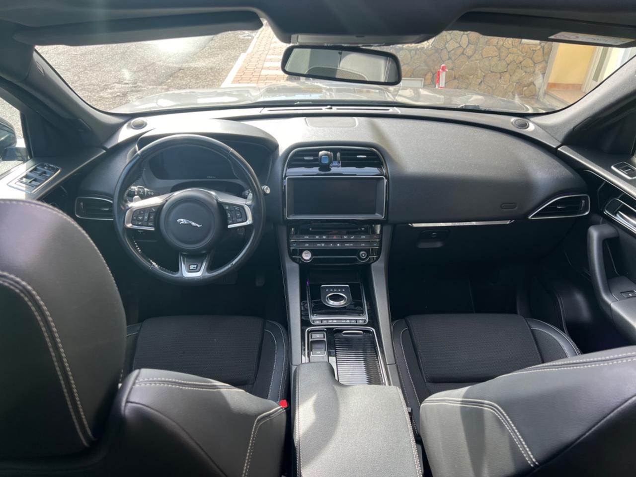 Jaguar F-Pace 2.0 D 240 CV AWD aut. R-Sport