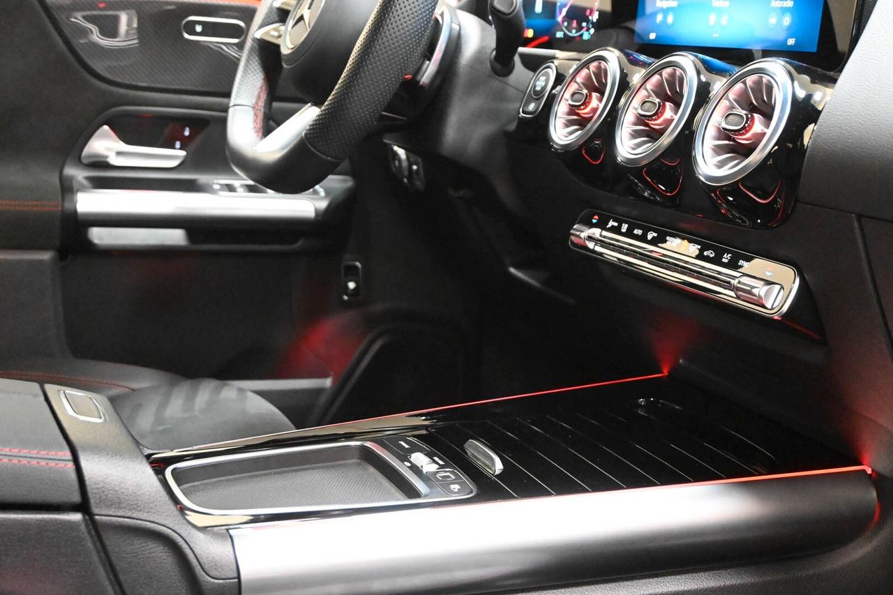 MERCEDES GLA (H247) GLA 200 d Automati...