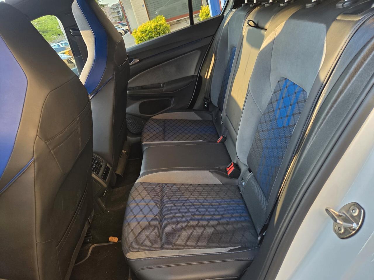 Volkswagen Golf GTI 2.0 TSI DSG 4Motion R