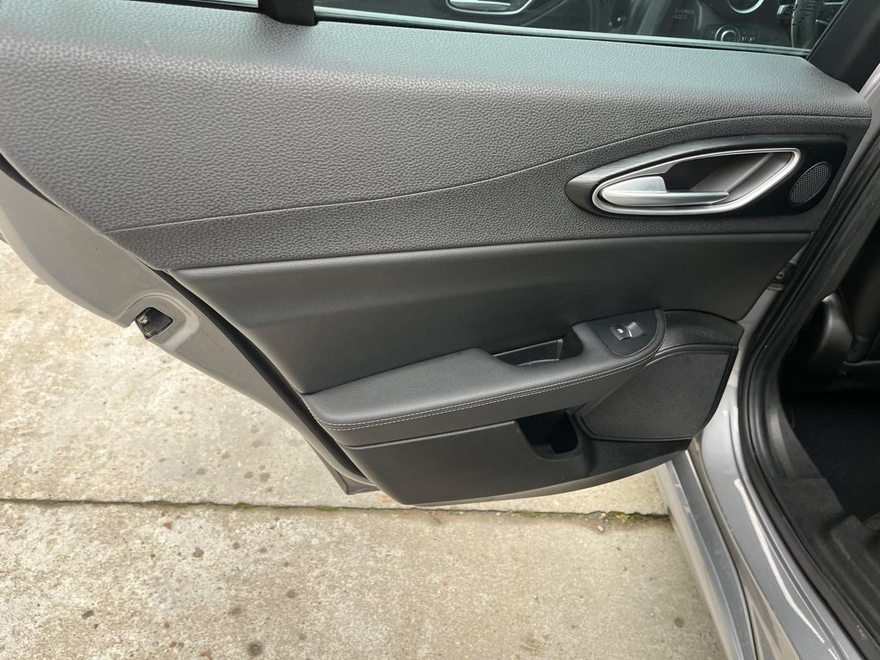 Alfa Romeo Giulia 2.2 Turbodiesel 180 CV AT8 Business Sport Launch Ed.