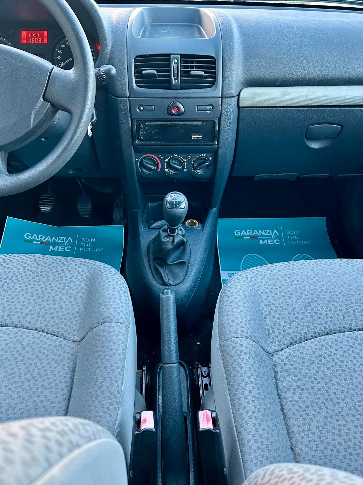 Renault Clio 1.4 16V 5 porte Confort - ok neopatentato