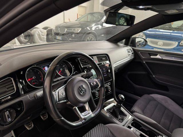 VOLKSWAGEN Golf 1.5 TSI ACT Sport R-LINE