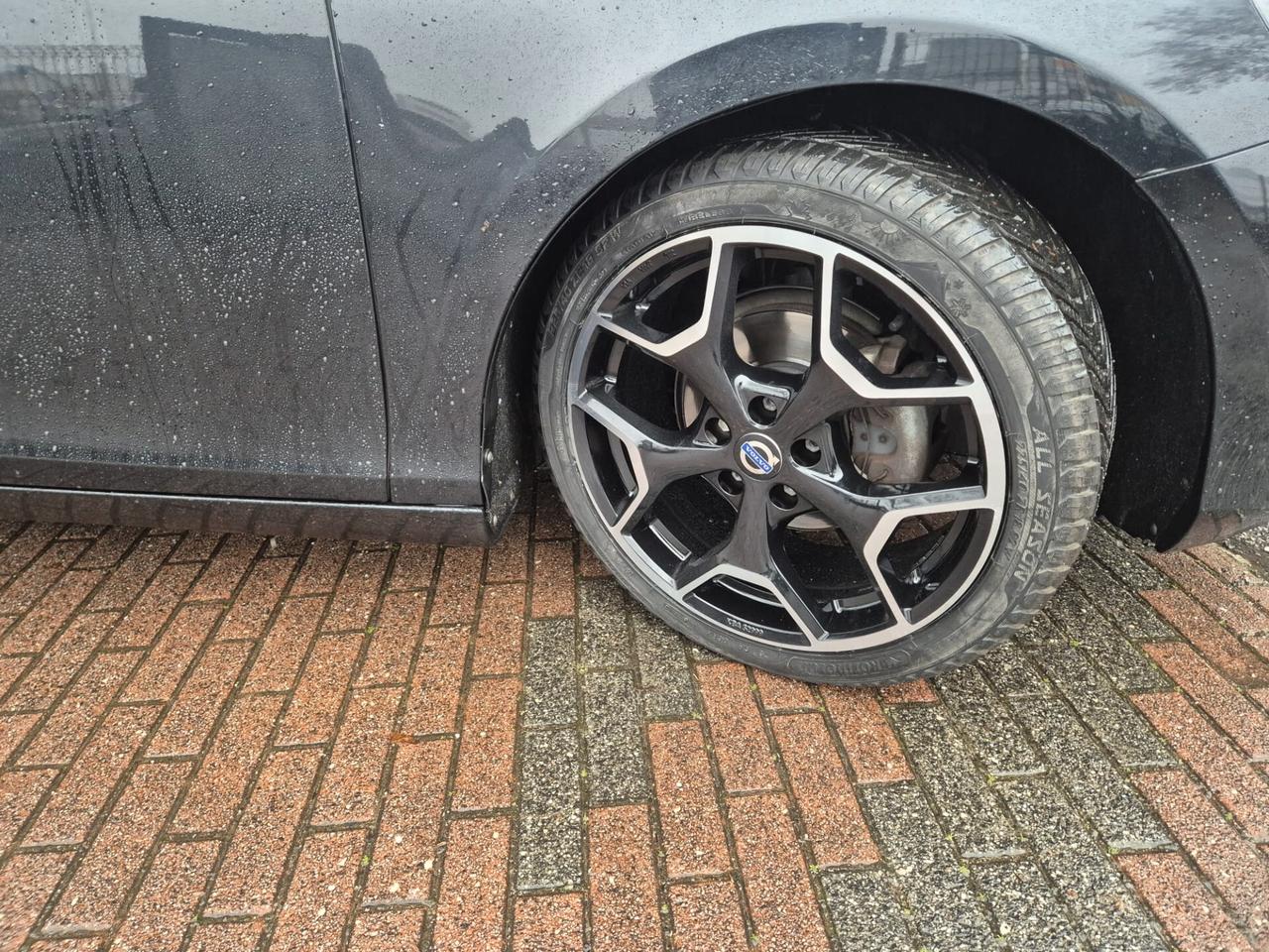 Volvo V40 D2 1.6 Kinetic E5B--OK Neopatentati!!!