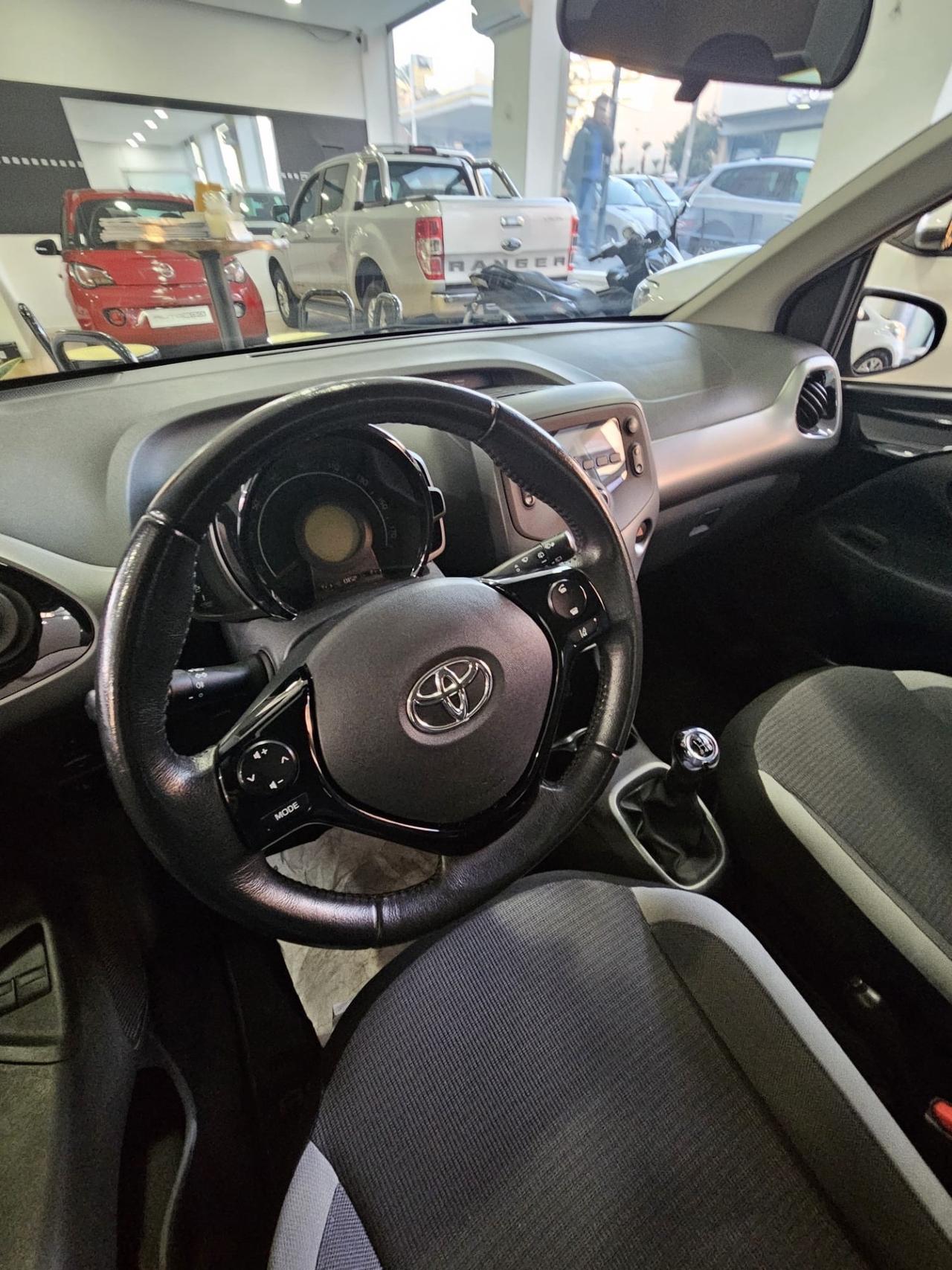 Toyota Aygo Connect 1.0 VVT-i 72 CV 5 porte x-play