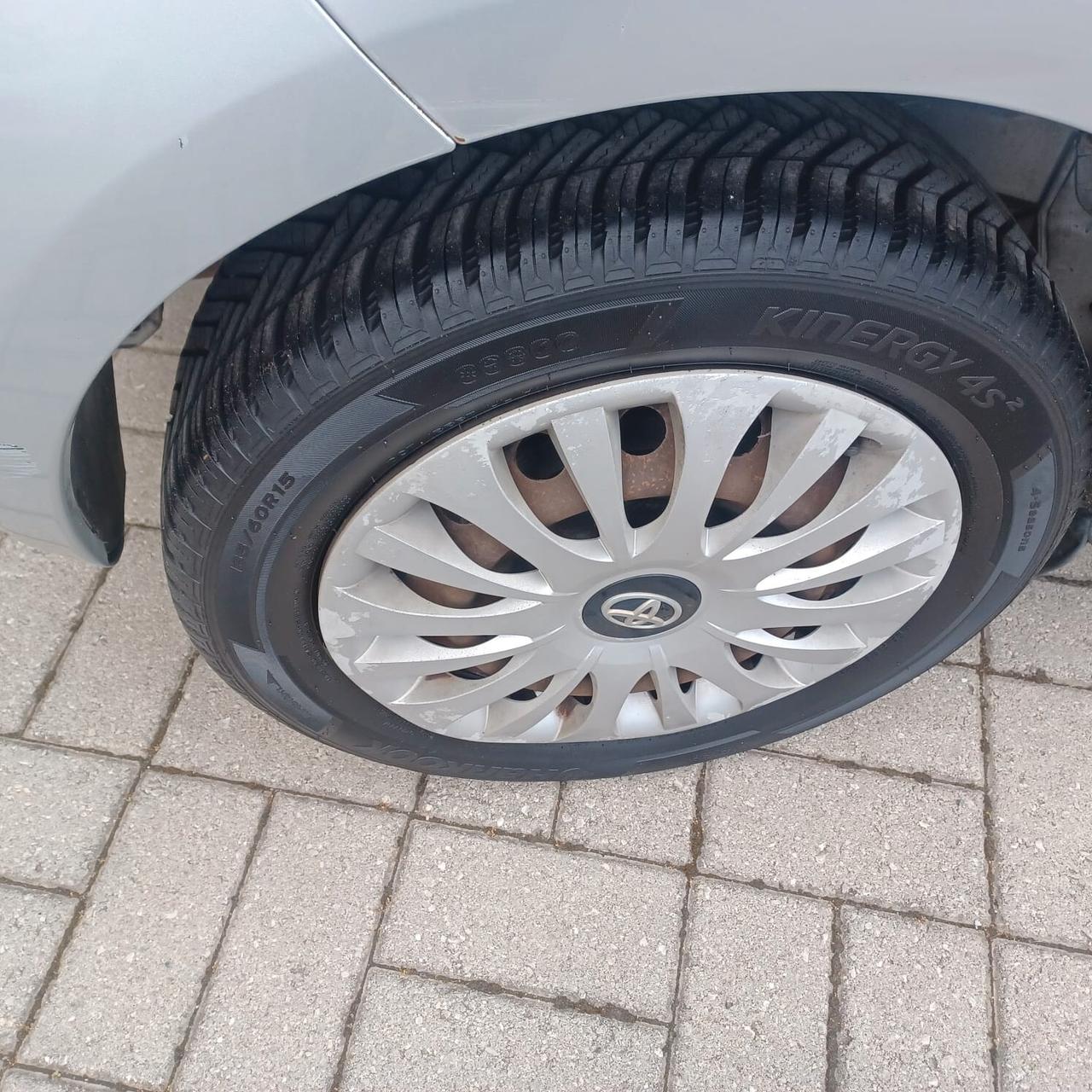 NEOPATENTATI YARIS 1.0 5 PORTE BEN CONSERVATA