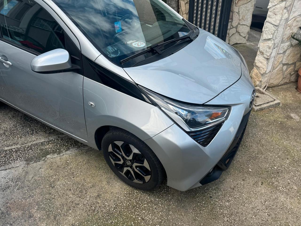 Toyota Aygo Connect 1.0 VVT-i 72 CV 5 porte x-play MMT automatica