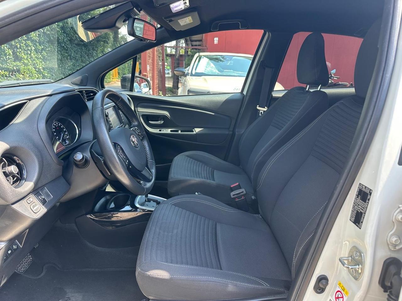 Toyota Yaris 1.5 5 porte Lounge sport full optional Kamera navi PDC led cerchi in lega garanzia 24 mesi