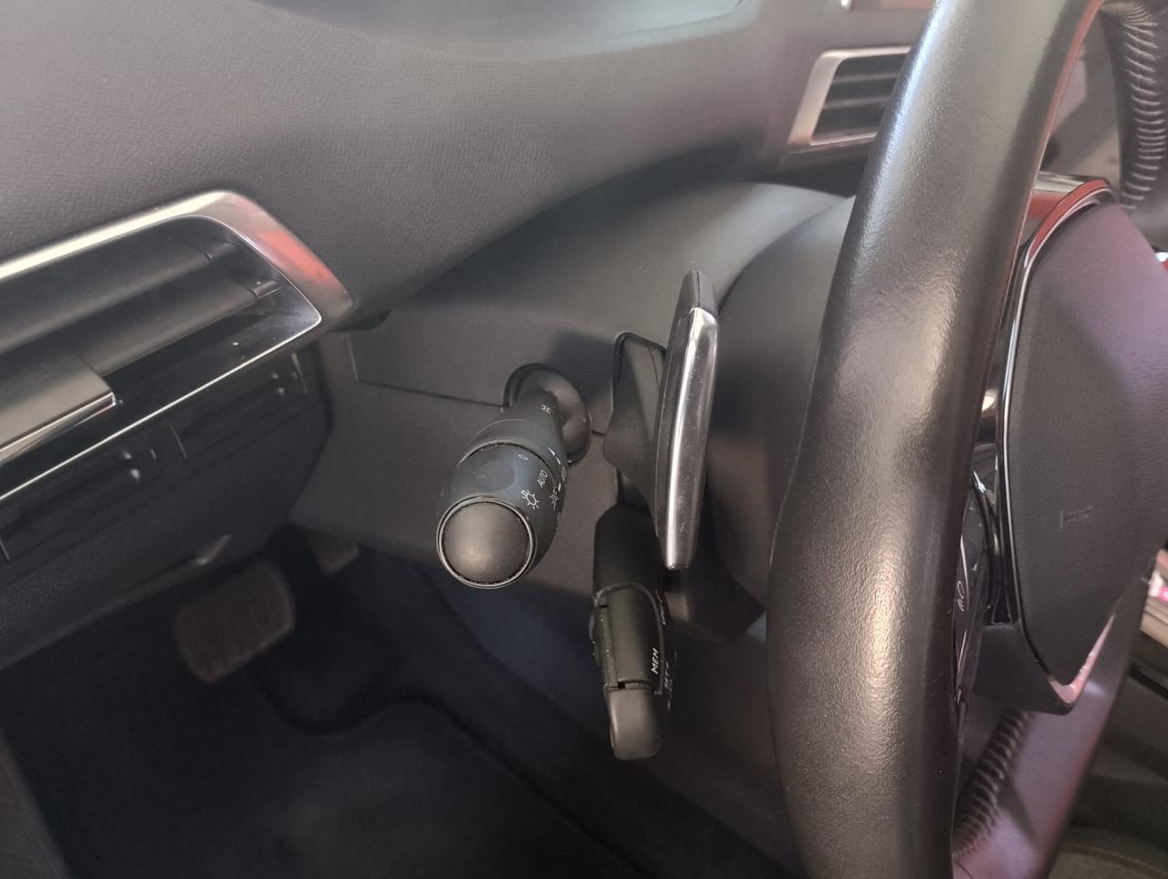 Peugeot 3008 PEUGEOT 3008 5P SUV BLUEHDI 130 EAT8 SeS BUSINESS AUTOMATICA