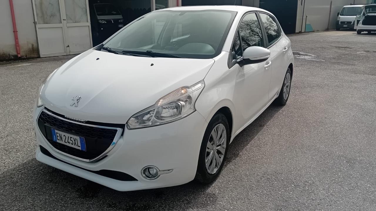 Peugeot 208 -1.4 hdi -5P-full-2013