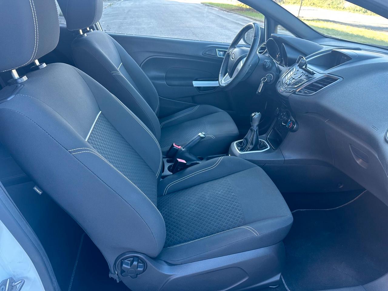 Ford Fiesta 1.4 3 porte Bz.- GPL Black & White Edition ok neo patentati