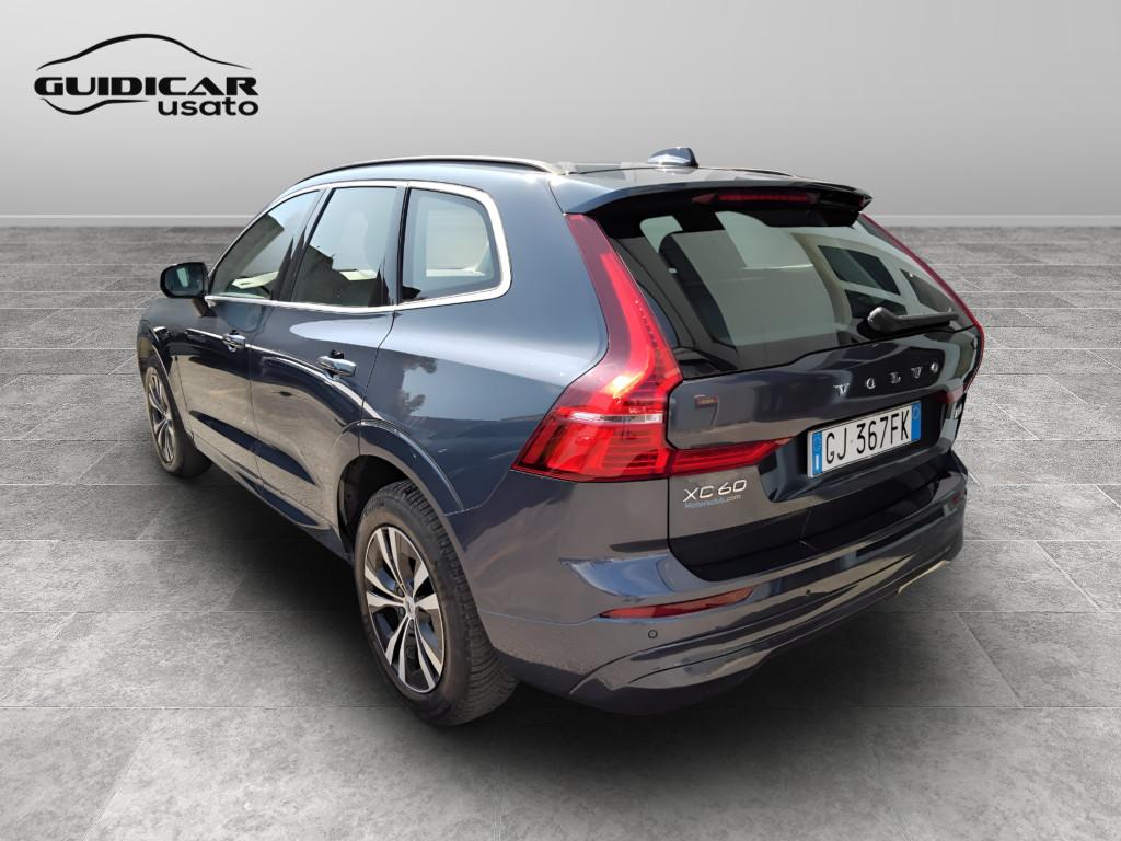 VOLVO XC60 II 2022 - XC60 2.0 b4 Momentum awd auto