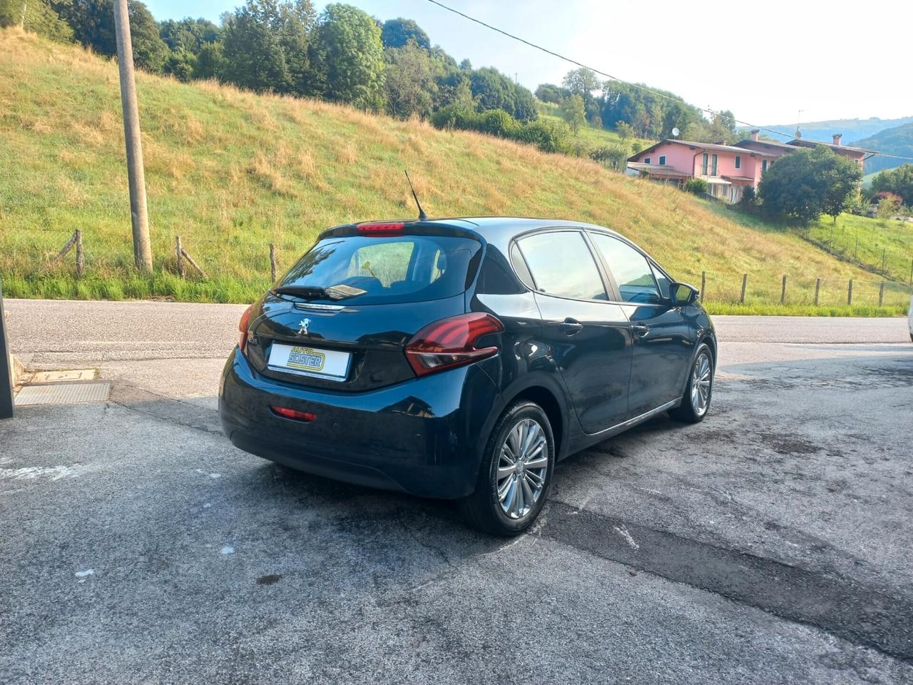 Peugeot 208 1.2 Puretech Allure 5 porte Benzina