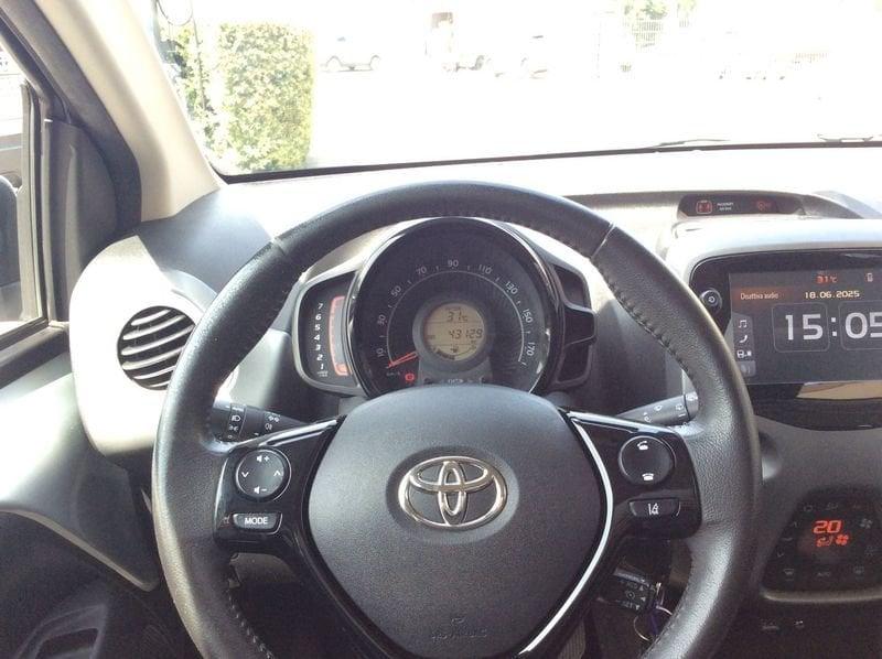 Toyota Aygo Connect 1.0 VVT-i 72 CV 5 porte x-play