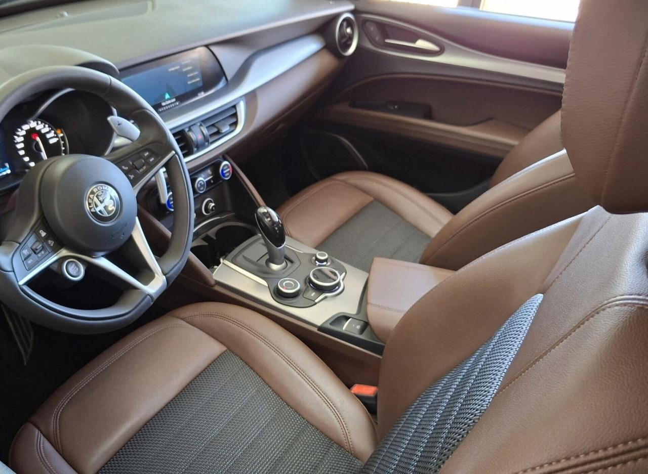 Alfa Stelvio 210 CV AT8 Q4 tetto panoramico