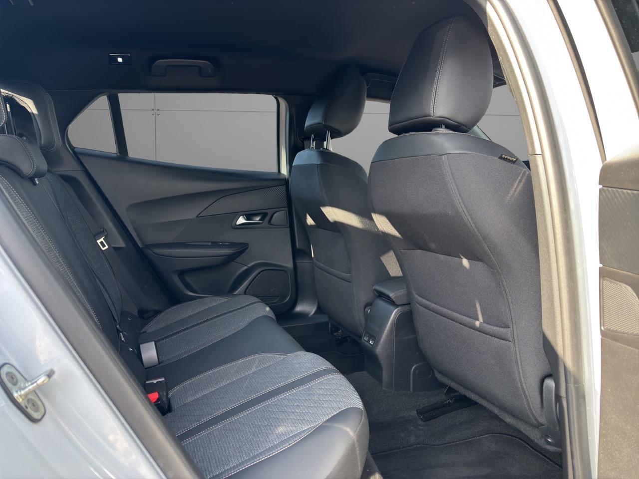 Peugeot - 2008 PureTech Allure - Unipro