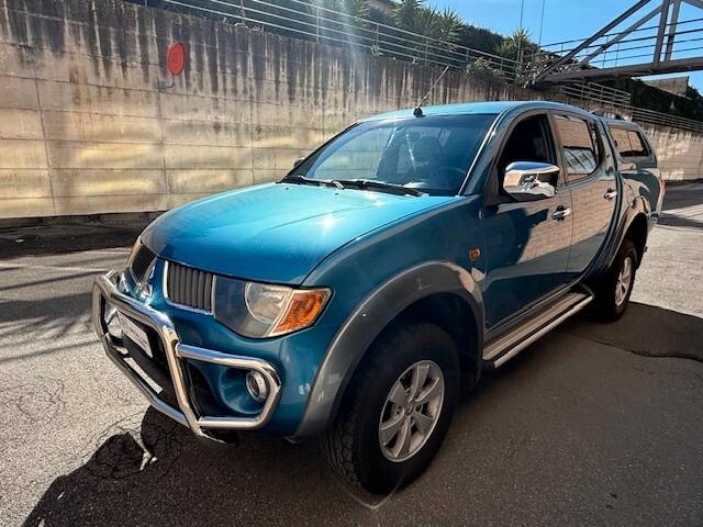 Mitsubishi L200 2.5 DI-D Doppia Cabina Automatica/Gancio traino