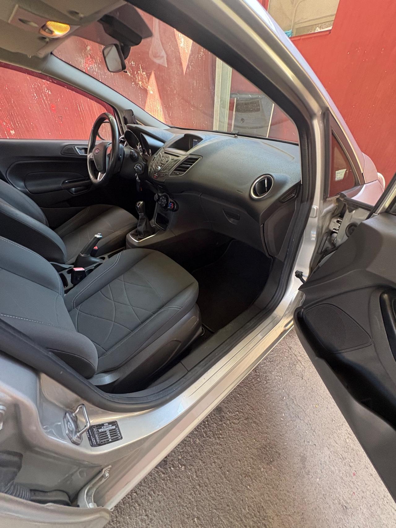 Ford Fiesta 1.5 TDCi 75CV 5 porte Black & White Edition