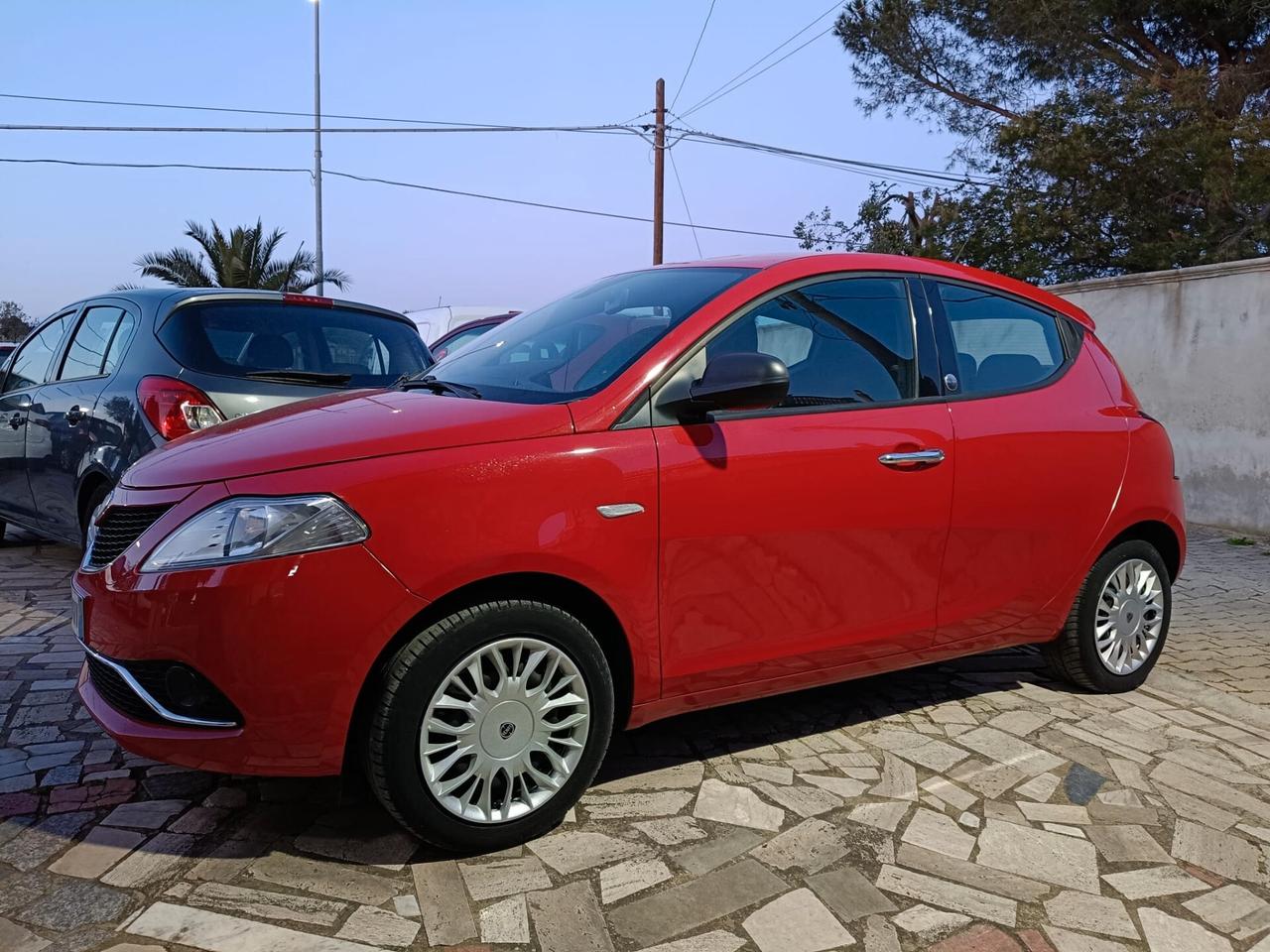 Lancia Ypsilon 1.2 69 CV 5 porte GPL Ecochic Silver