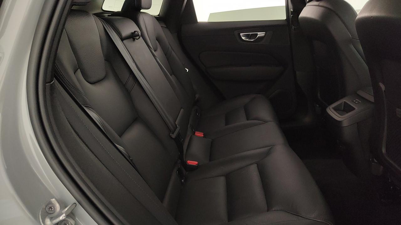 VOLVO XC60 2.0 b4 Plus Dark auto