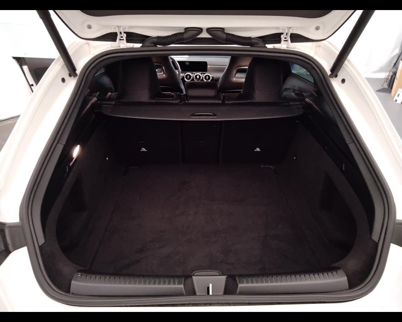 Mercedes-Benz CLA Sh.Brake - X118 - CLA Shooting Brake 200 d Premium auto