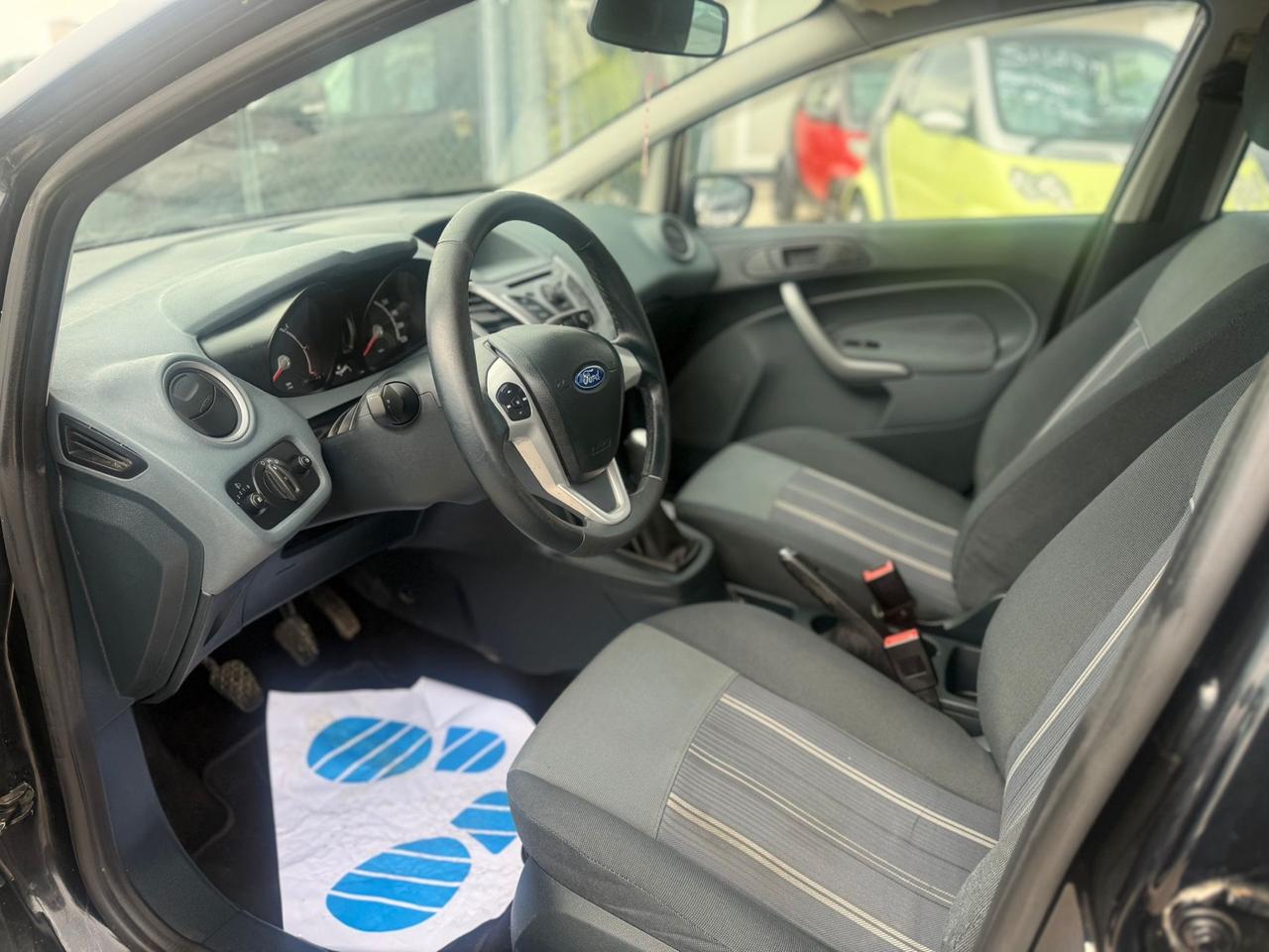 FORD FIESTA TITANIUM 1.4 DIESEL 2010 12 MESI DI GARANZIA