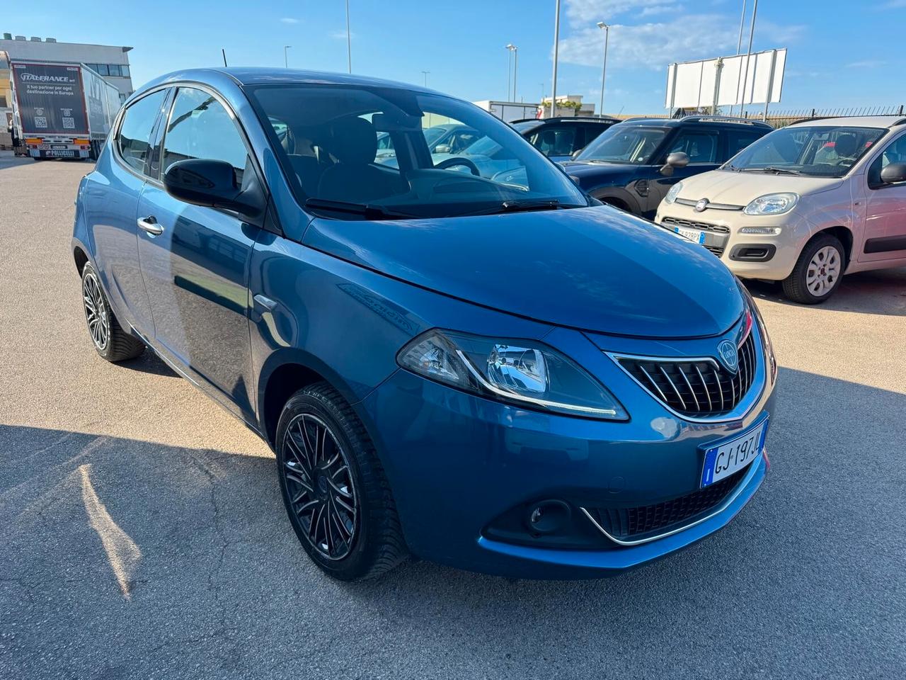 Lancia Ypsilon 1.0 FireFly 5 porte S&S Hybrid Ecochic Gold
