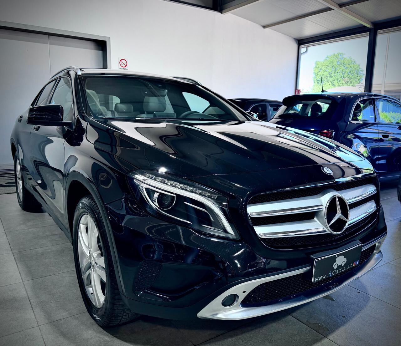 Mercedes-Benz GLA 200d 136CV Executive Tetto Apribile