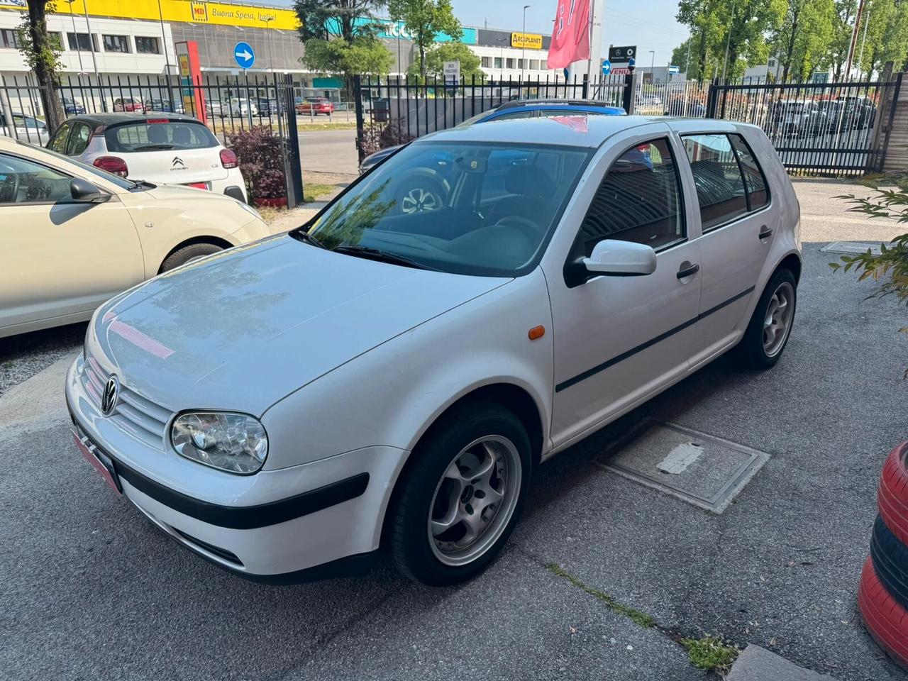 Volkswagen Golf 1.6 Highline 100cv