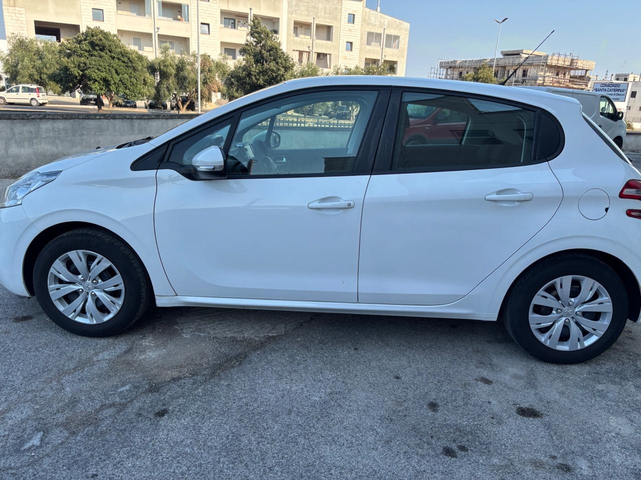 Peugeot 208 1.4 HDi 68 CV 5 porte Access