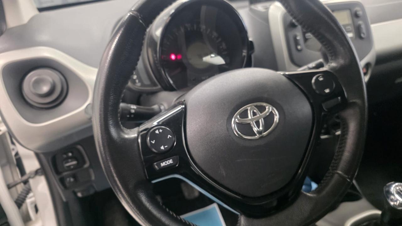 Toyota Aygo 1.0 VVT-i 69 CV 5 porte x-cool