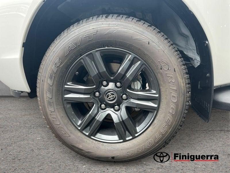 Toyota Hilux doppia cabina Lounge 2.4 cc automatico