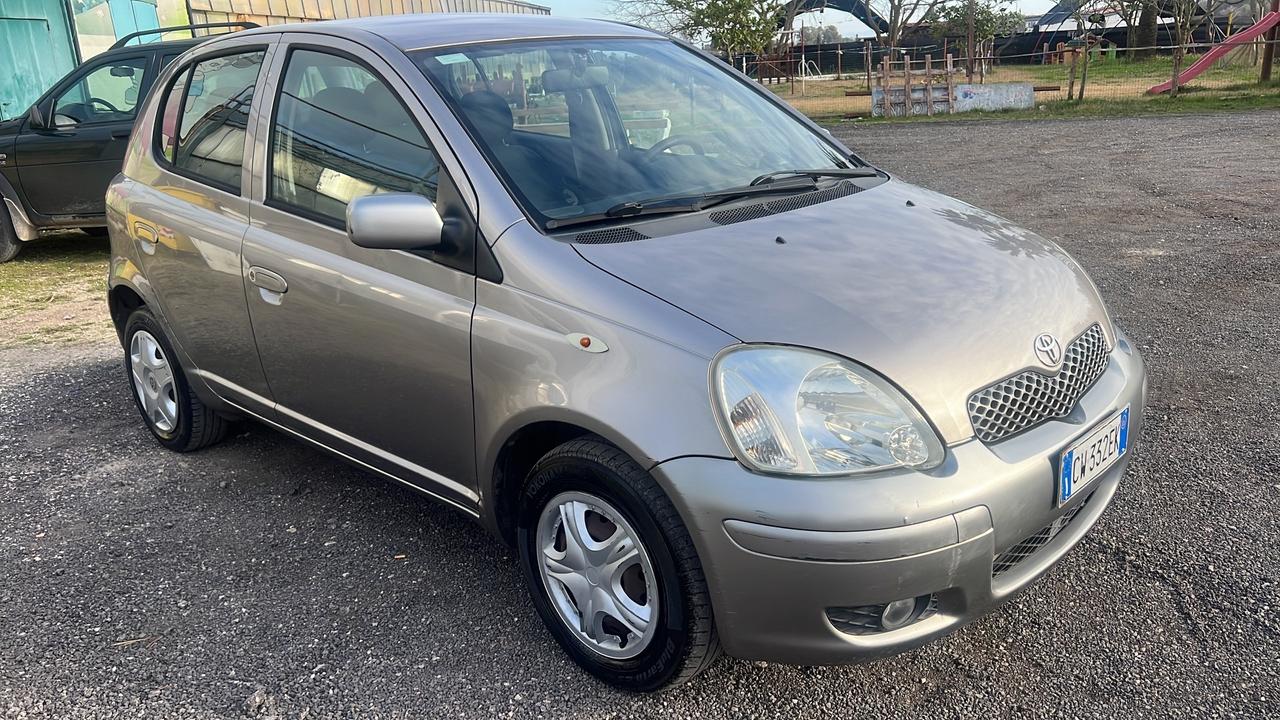 Toyota Yaris 1.0i 16V cat 5 porte Sol