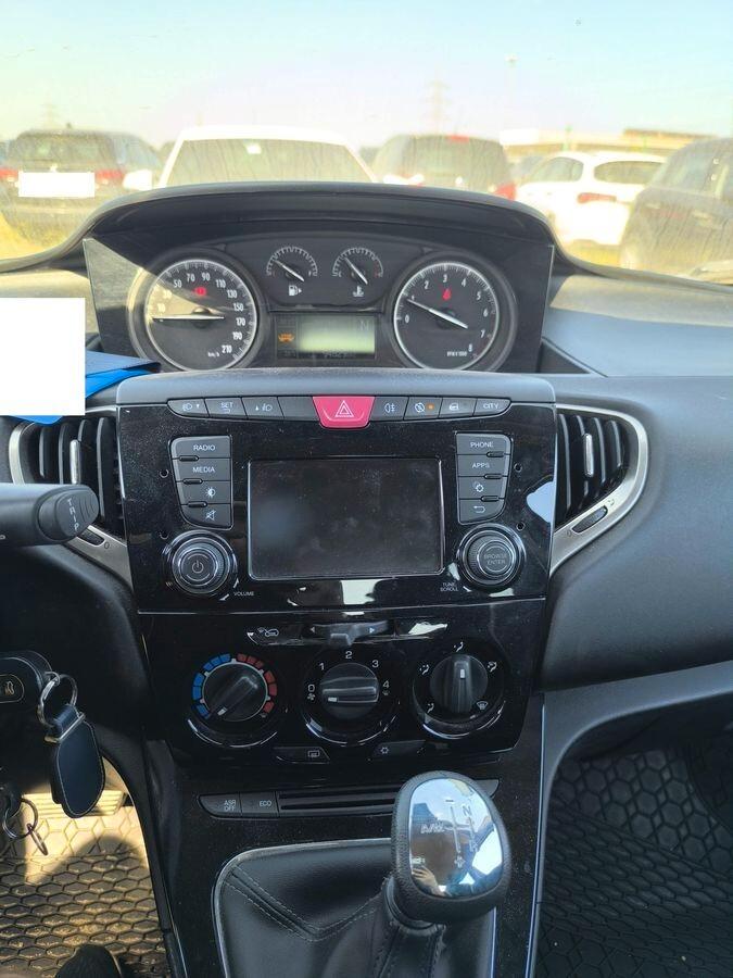 Lancia Ypsilon 0.9 TwinAir 85 CV 5 porte S&S DFN Gold AUTOMATICA