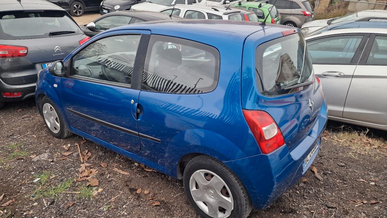 Renault Twingo 12 benzina neopatentati