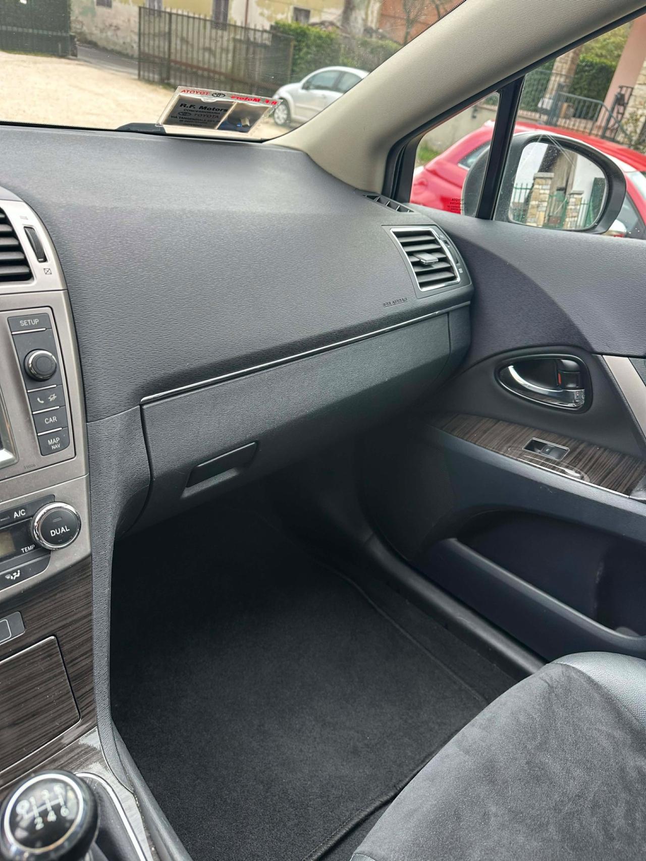 Toyota AVENSIS STYLE UNICOPR KMCERT GARAN