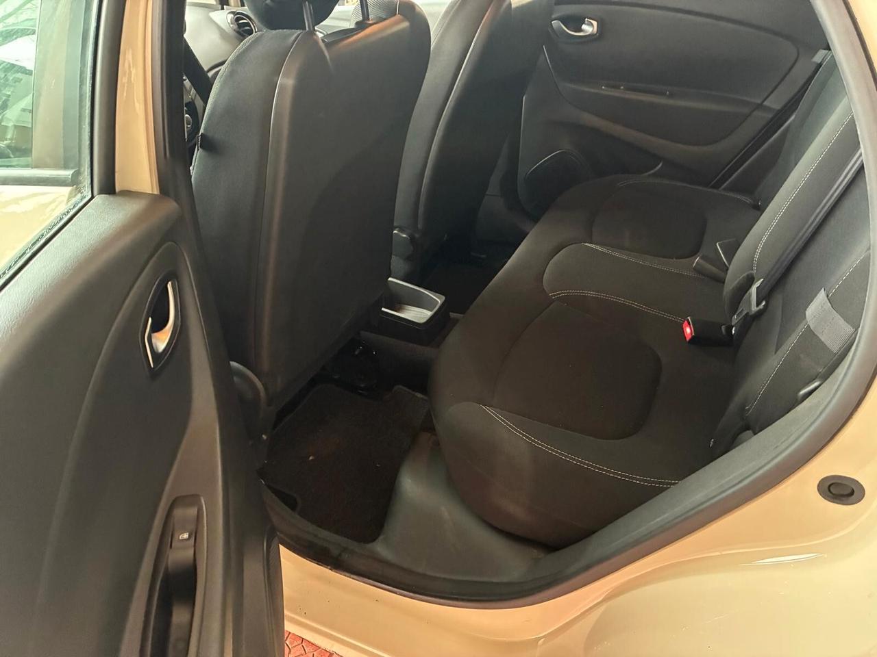 Renault Captur 1.5dCi90CV navi retro perfetta-18