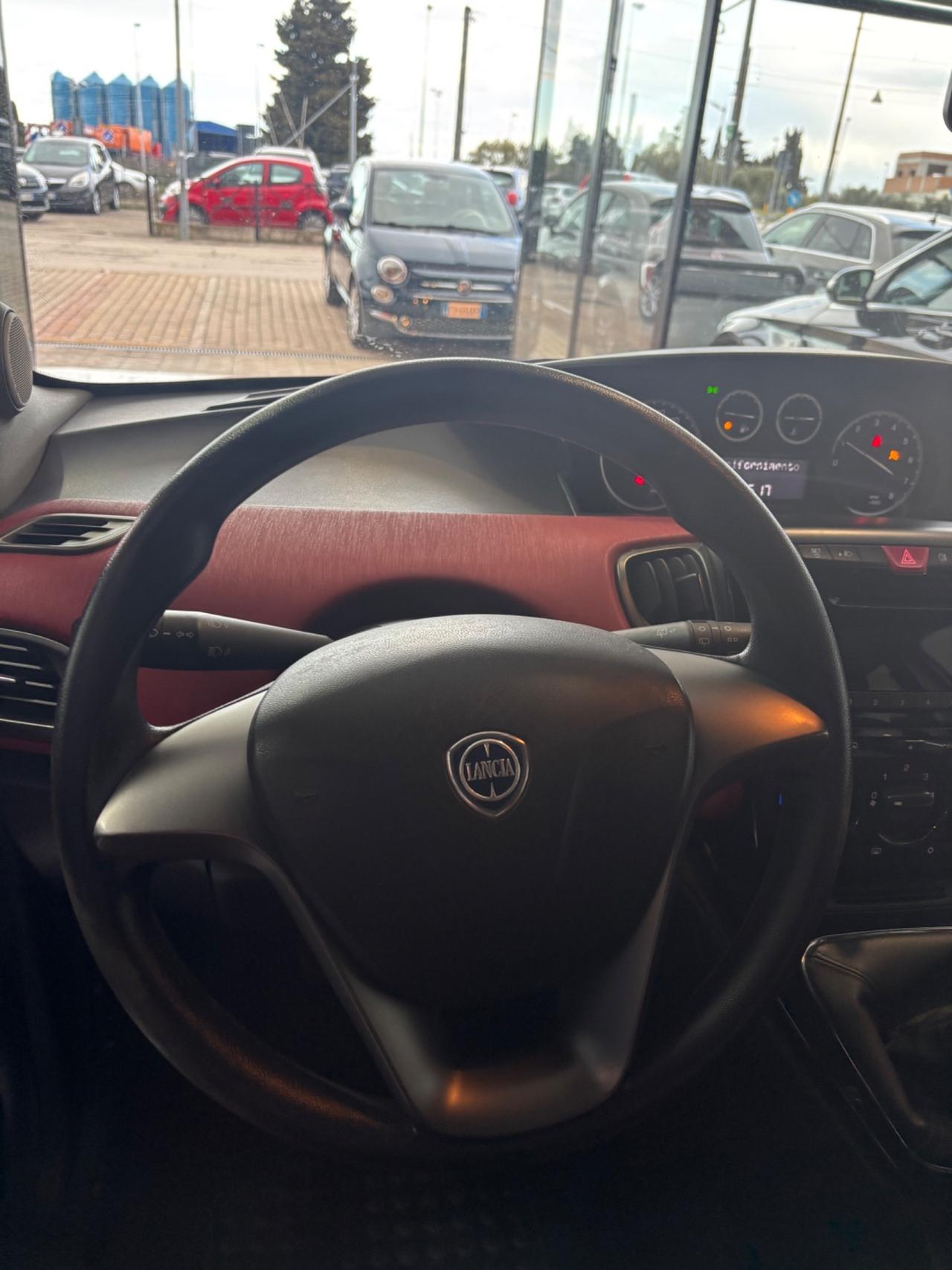 Lancia Ypsilon 1.2 69 CV 5 porte S&S Platinum