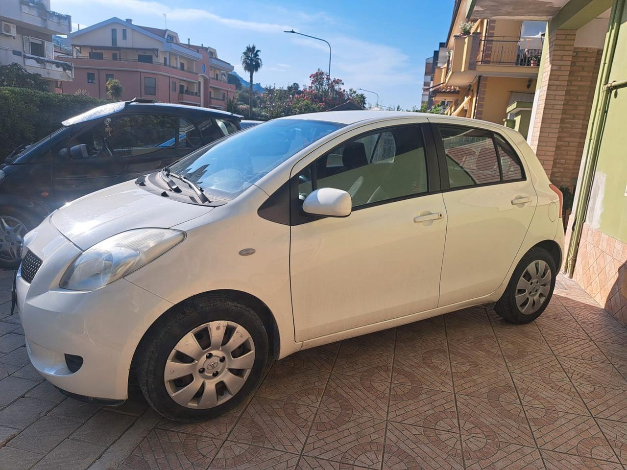 Toyota Yaris 1.0 5 porte