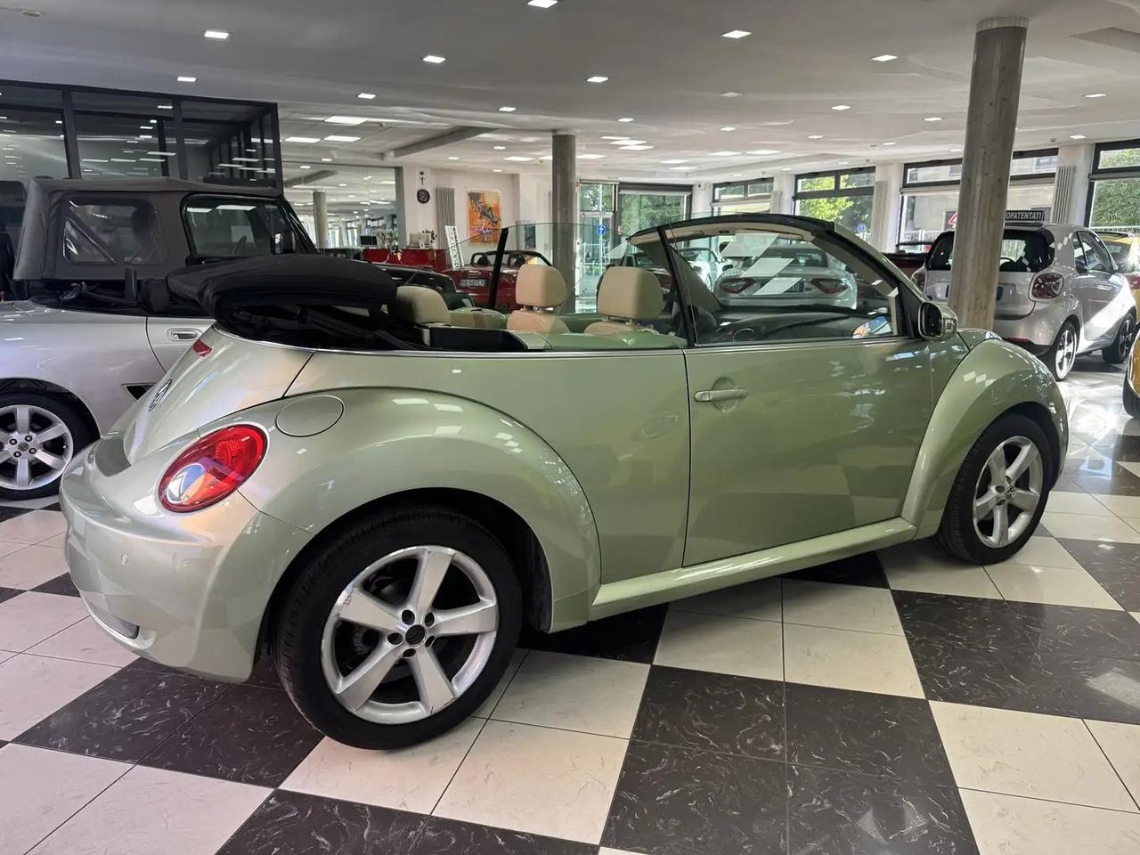 Volkswagen New Beetle 1.6 Cabrio automatica