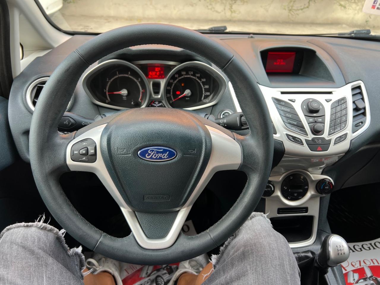 Ford Fiesta 1.4 16V 5p. Bz.- GPL Titanium Bs.