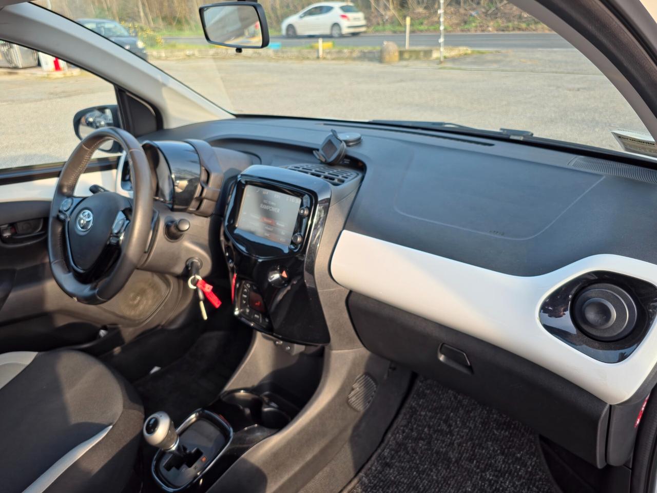 Toyota Aygo 1.0 VVT-i 69 CV 5 porte x-cite MMT 2014-E5B Automatico NEO