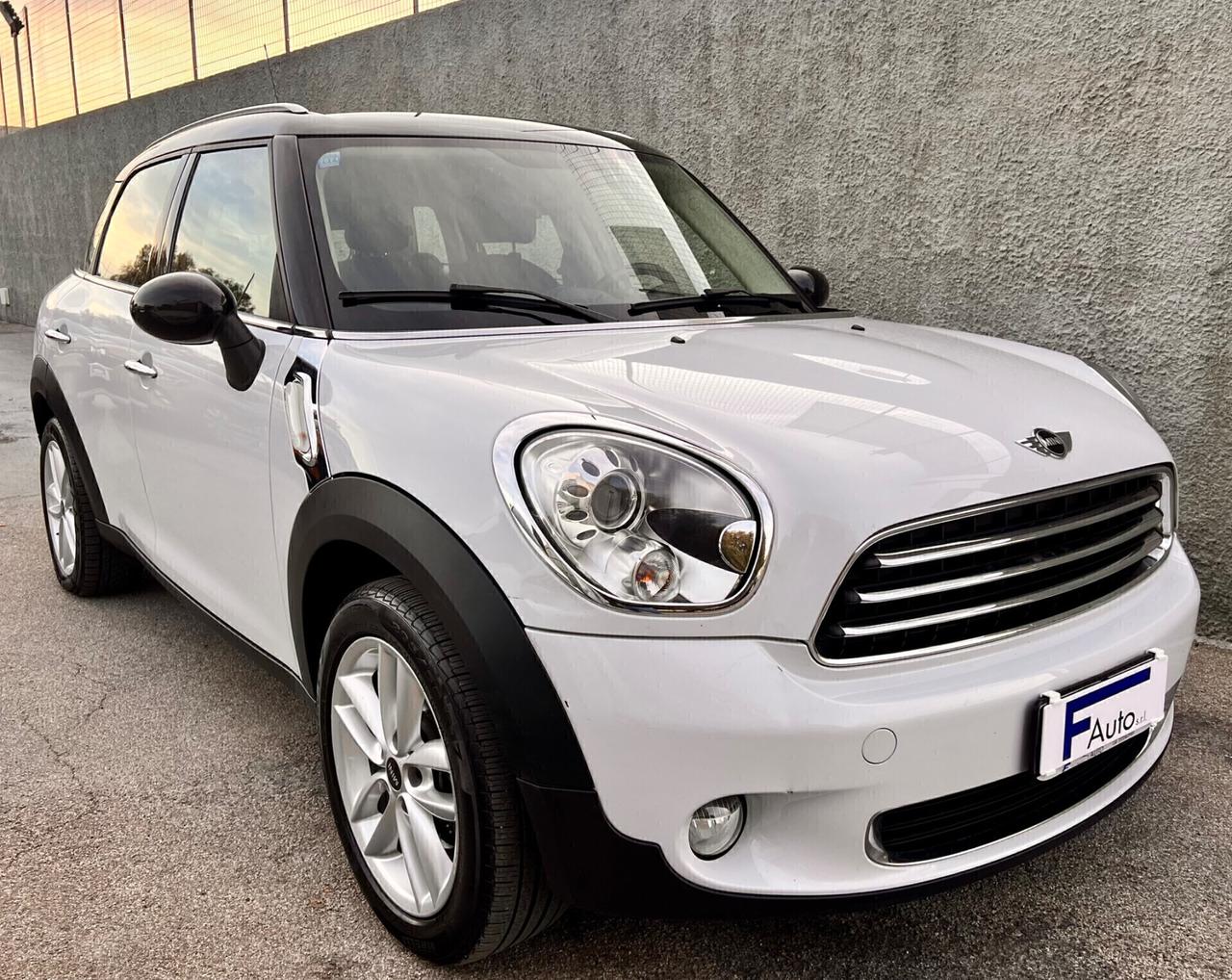 Mini Cooper D Countryman 1.6,Climatronic,LED colorati interni,Cruise Control,ecc.