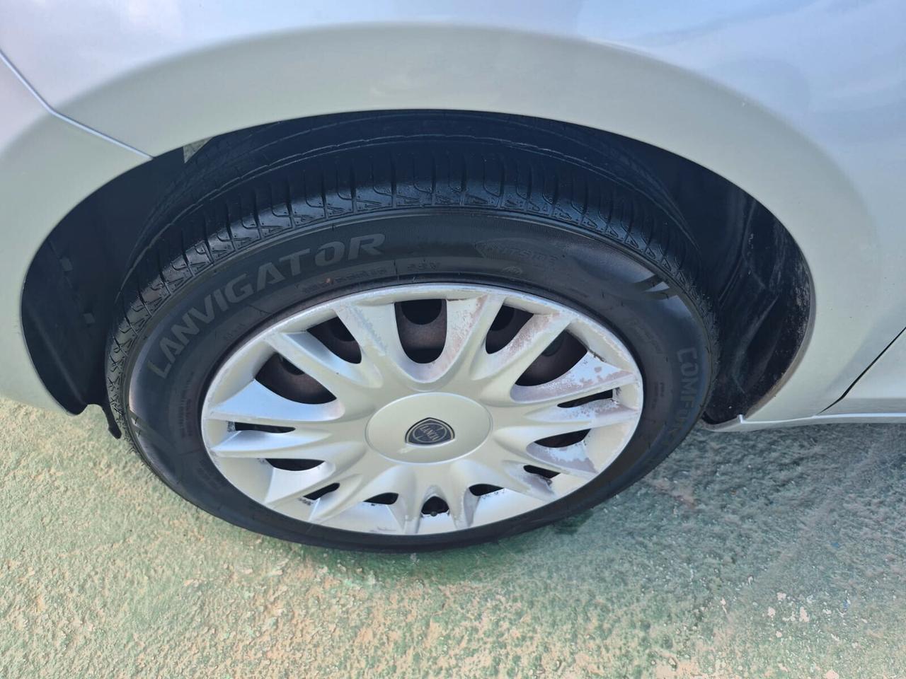 Lancia Ypsilon 1.2 69 CV 5 porte GPL Ecochic Silver