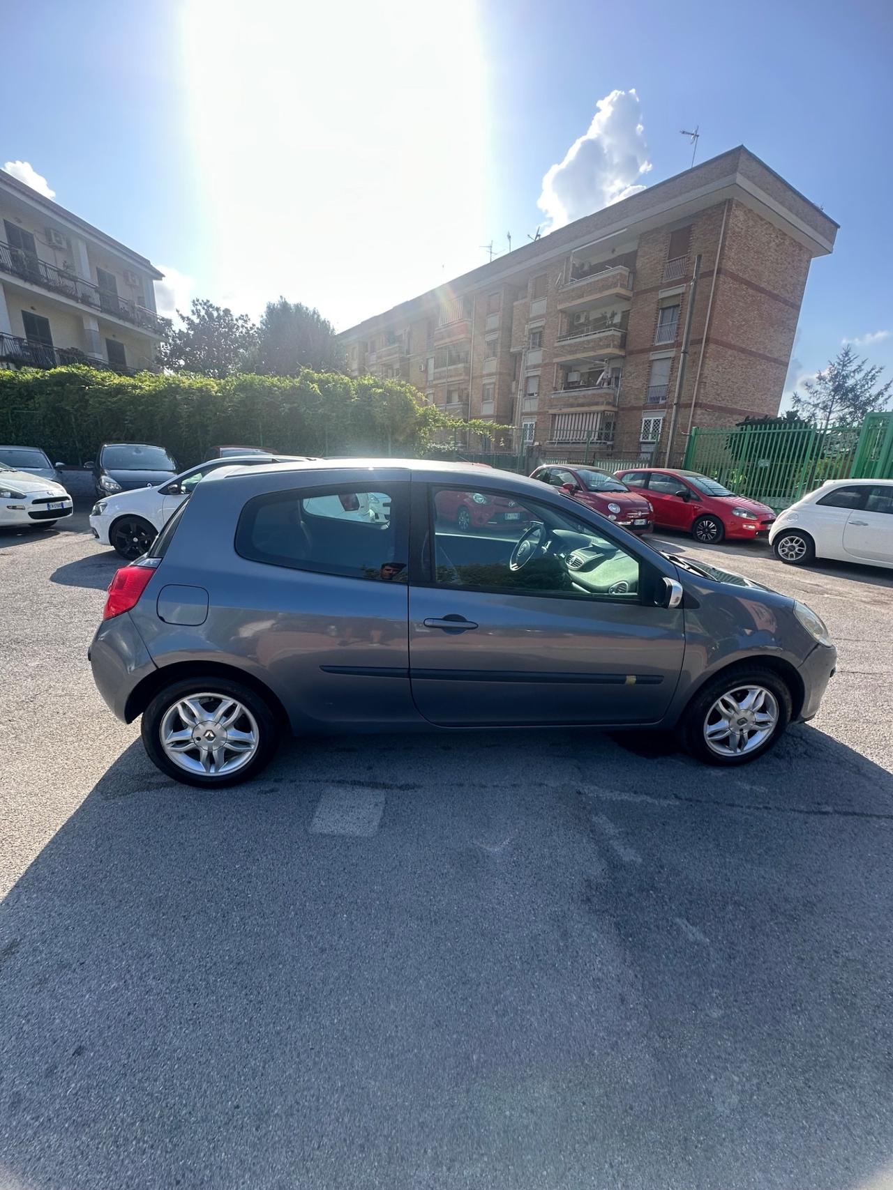 Renault Clio 1.2 16V 3 porte Luxe