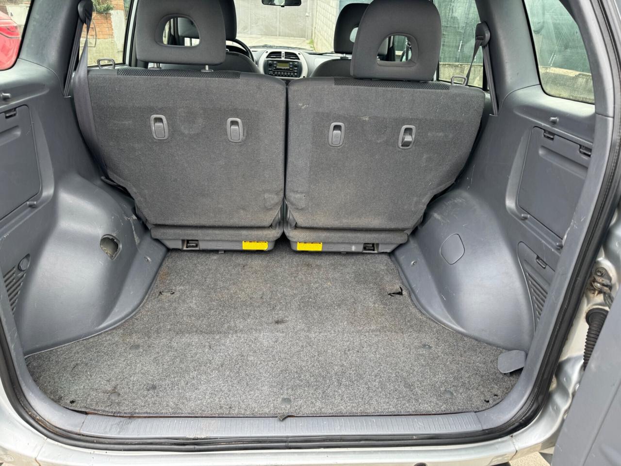 Toyota RAV 4 RAV4 2.0 Tdi D-4D cat 5 porte con gancio traino