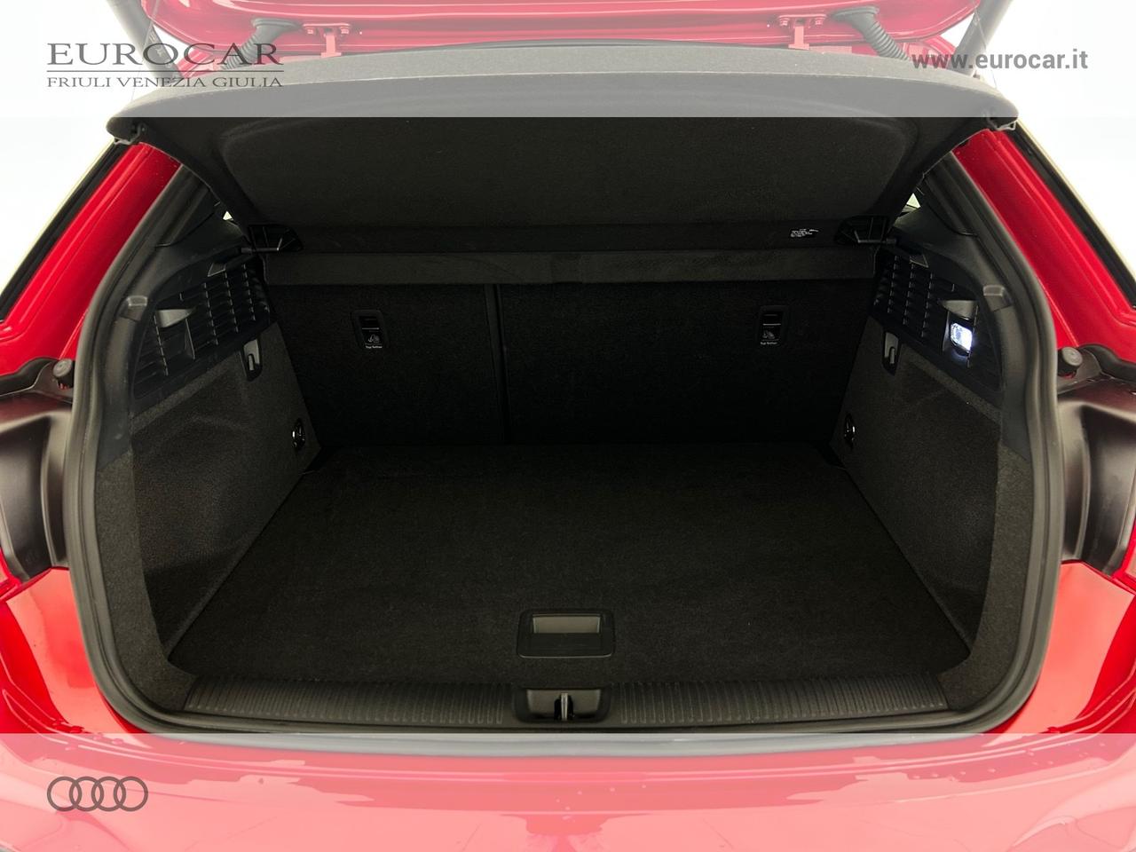 Audi Q2 35 1.5 tfsi identity black s-tronic