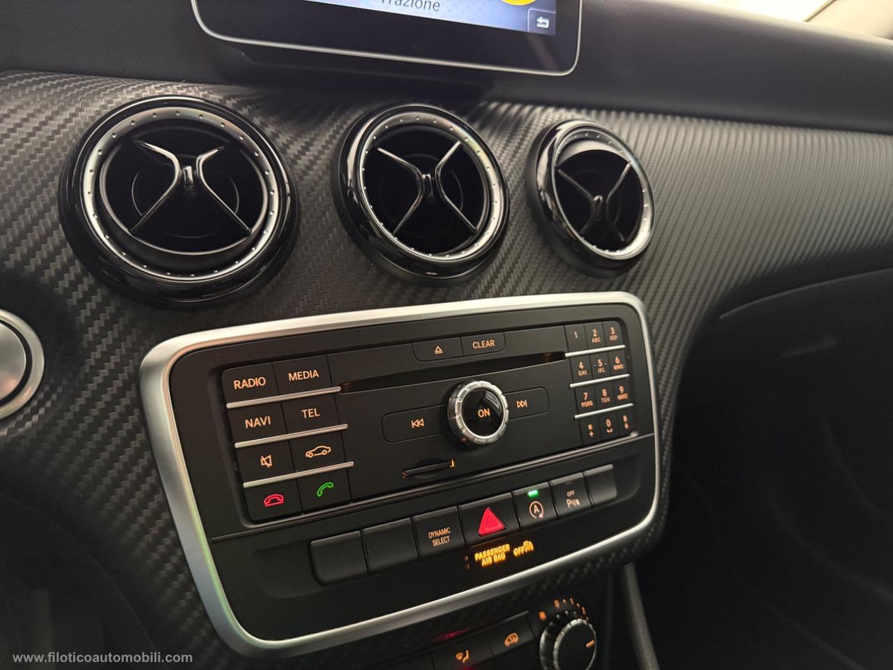 MERCEDES-BENZ GLA 180 d Automatic Business FARI LED - PACK SERIE SPECIALE